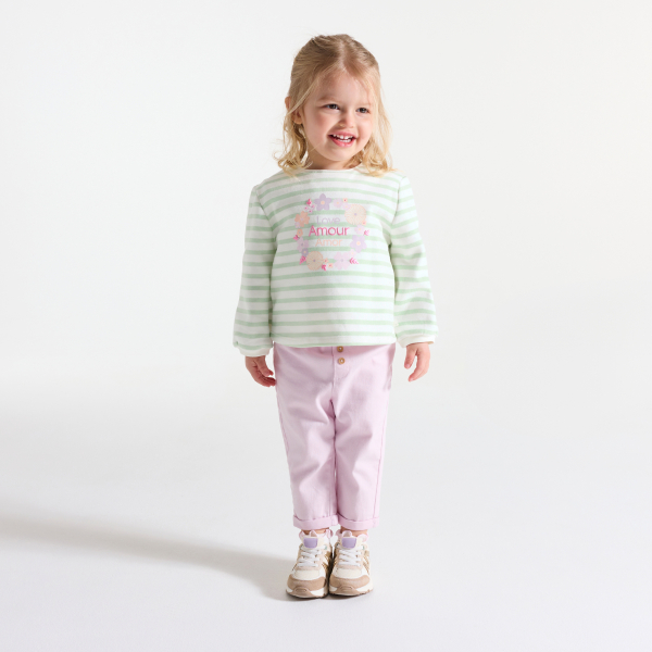 سترة مخططة من الصوف الناعم منمقة برسوم، باللون الأخضر للفتيات الصغيرات